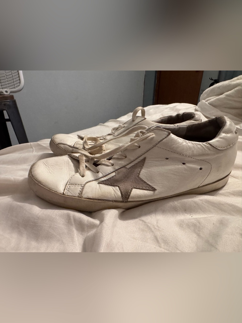 Golden Goose size 39 (EU) is equivalent to a US Men's 6 or US Women's 8.5 to 9